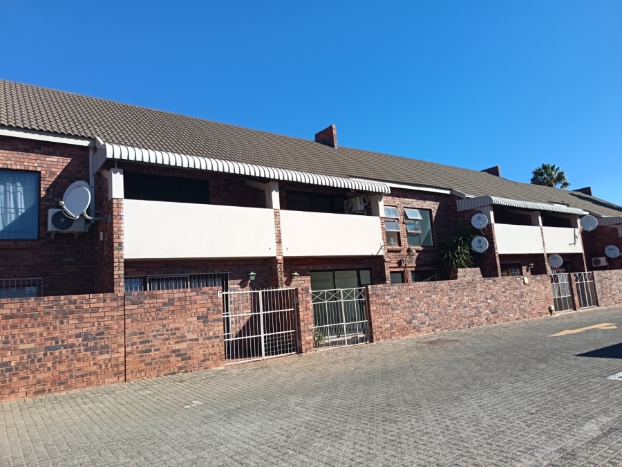 2 Bedroom Property for Sale in Langenhovenpark Free State